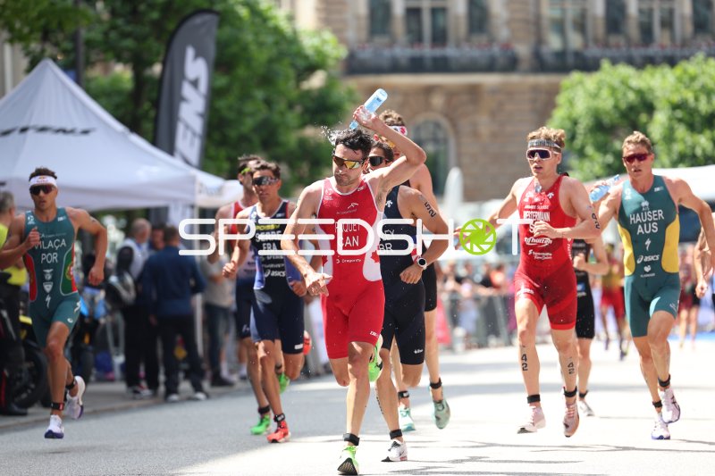 Triathleten beim Laufen am Jungfernstieg in Hamburg