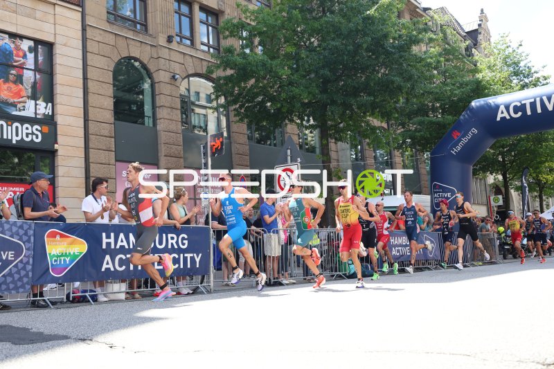 Triathleten beim Laufsegment der Hamburg Active City