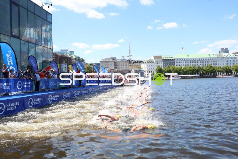 Triathlon-Schwimmstart an der Binnenalster Hamburg