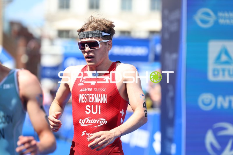 Triathlet Westermann beim Laufen am Jungfernstieg