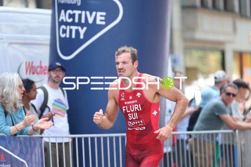 Startnummer 56 beim Triathlon an der Binnenalster Hamburg