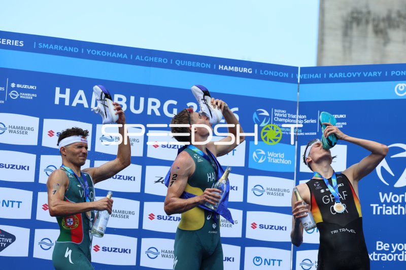Siegerehrung beim Suzuki World Triathlon Championship Series in Hamburg