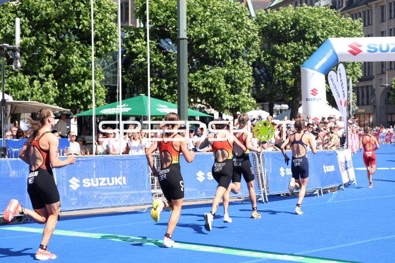 Triathleten beim Laufen am Jungfernstieg Hamburg