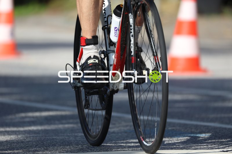 Triathlet auf der Radstrecke am Jungfernstieg