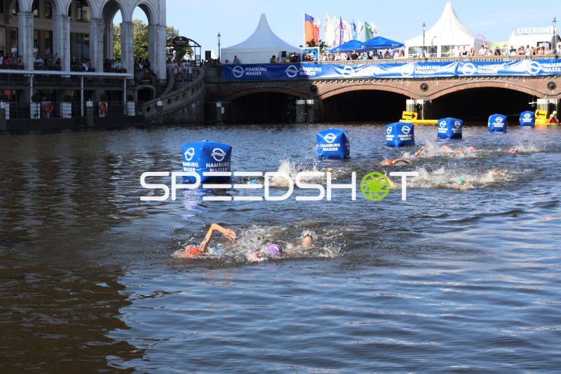 Triathlon-Schwimmen in der Binnenalster Hamburg