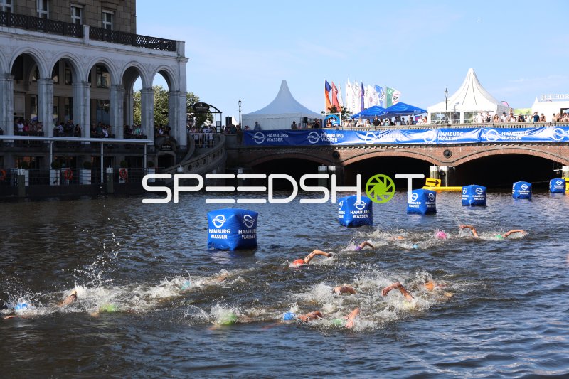 Triathlon-Schwimmstrecke an der Binnenalster in Hamburg