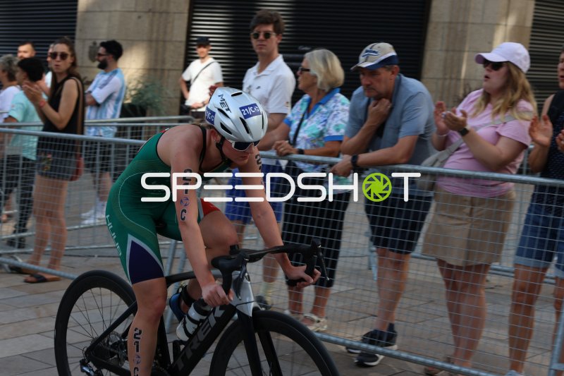 Triathletin in der Radstrecke am Jungfernstieg Hamburg