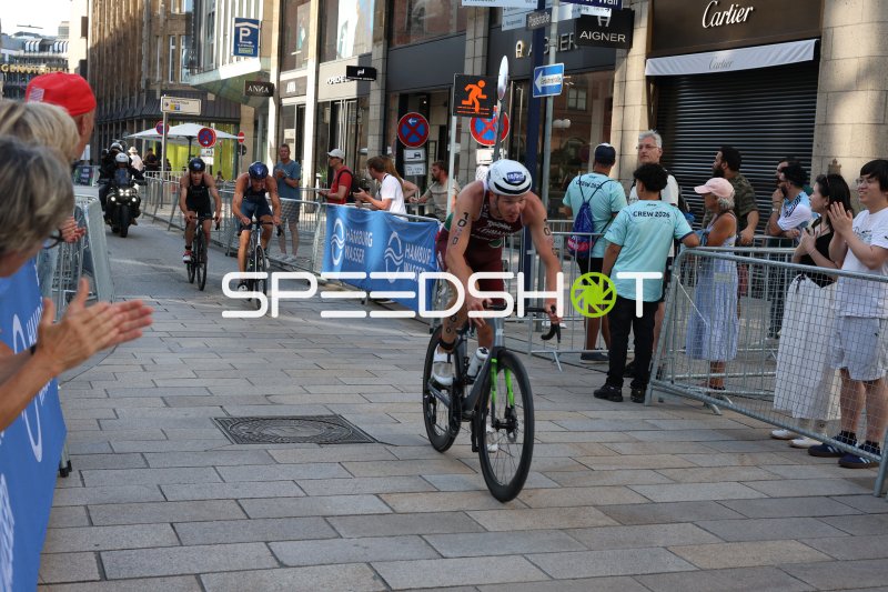 Triathlet in der Laufstrecke am Jungfernstieg, Hamburg