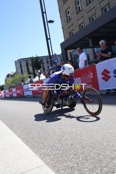 Handbiker im Wettkampf am Jungfernstieg Hamburg