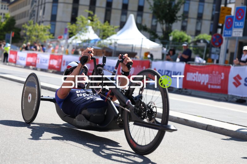 Handbiker beim Triathlon am Jungfernstieg in Hamburg