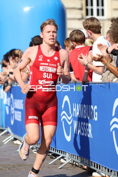 Startnummer 42 beim Triathlon an der Binnenalster