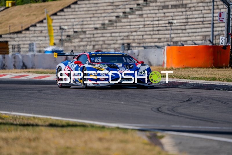 Lamborghini Huracán GT3 Evo 2 #63 von Liqui Moly Team Engstler am Nürburgring