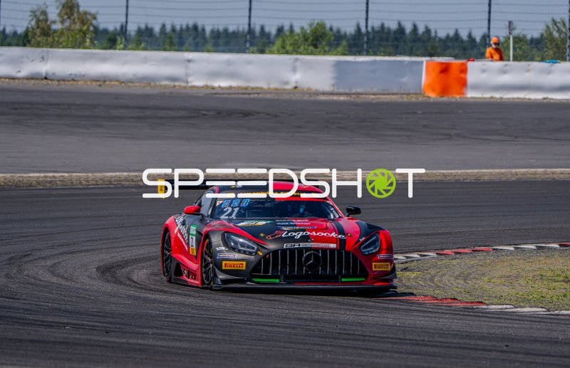 Mercedes AMG GT3 #21 von SR Motorsport by Schnitzelalm am Nürburgring