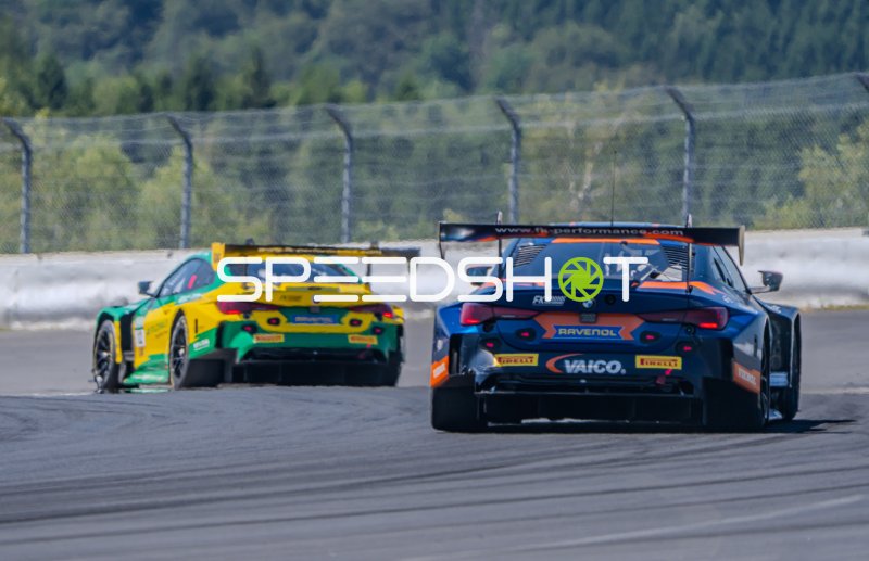 BMW M4 GT3 Evo #10 und #12 von FK Performance Motorsport am Nürburgring