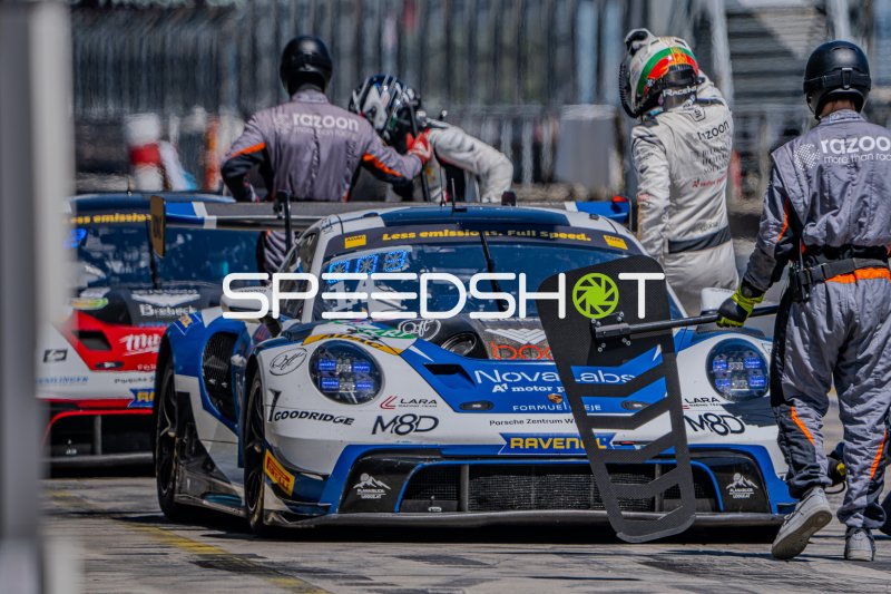 Porsche 911 GT3 R Evo #14 von Razoon - more than Racing beim Boxenstopp am Nürburgring
