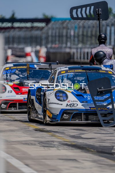Porsche 911 GT3 R Evo #14 von Razoon - more than Racing in der Boxengasse am Nürburgring