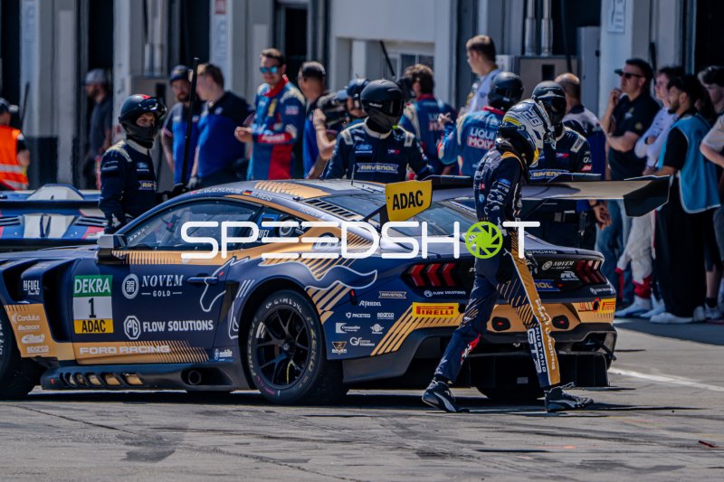 Ford Mustang GT3 Evo #1 von Emil Gjerdrum/Max Reis (Haupt Racing Team) in der Boxengasse am Nürburgring