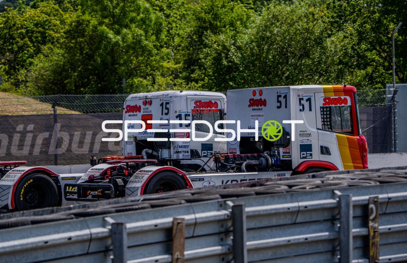 Truck #15 (Erwin Kleinnagelvoort) und #51 im Zweikampf am Nürburgring