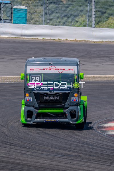 MAN Truck #29 von Christian Ruppert in der Kurve am Nürburgring
