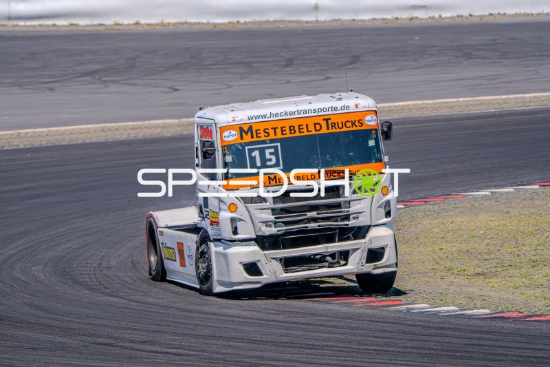Renn-Truck #15 von Erwin Kleinnagelvoort in der Kurve am Nürburgring