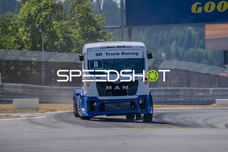 MAN Racing Truck #8 (SD Truck Racing) in der Kurve am Nürburgring