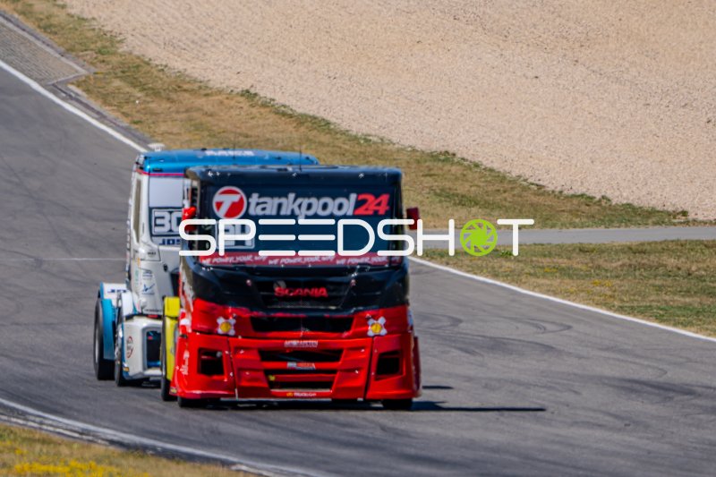 Scania #24 von Steffen Faas (tankpool24 Racing) führt am Nürburgring