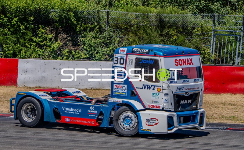 Renn-Truck #30 von John Newell (SL Trucksport 30) am Nürburgring