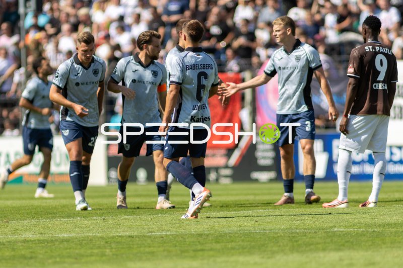 Gordon Büch (#27; SV Babelsberg 03) und Jannis Lang (#3; SV Babelsberg 03) nach Spielszene