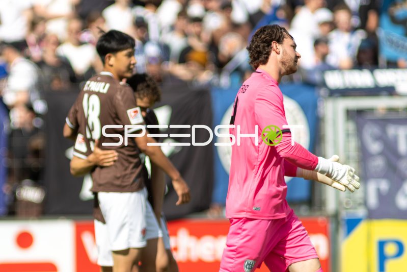 Taichi Hara (#18; FC St. Pauli) und Torwart von SV Babelsberg 03 im Fokus