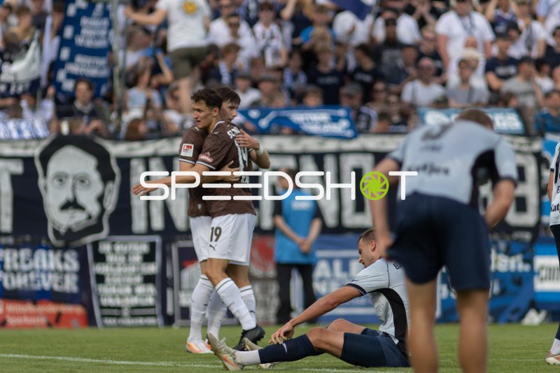Martijn Kaars (#19; FC St. Pauli) beim Torjubel im Karl-Liebknecht-Stadion