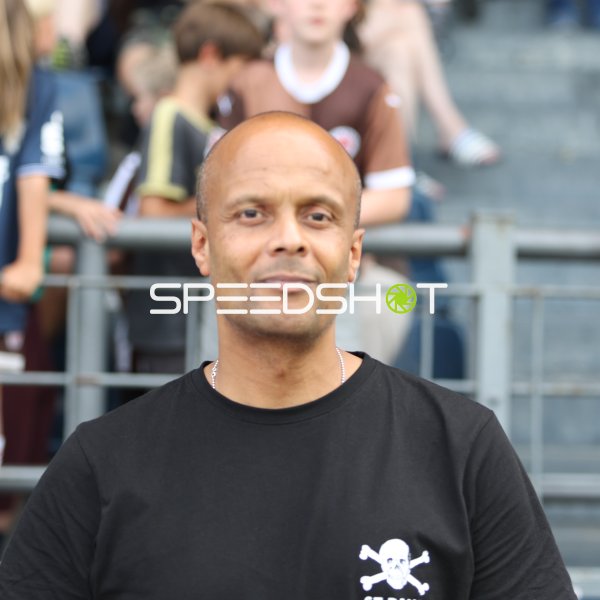 FC St. Pauli Fan im Karl-Liebknecht-Stadion Potsdam