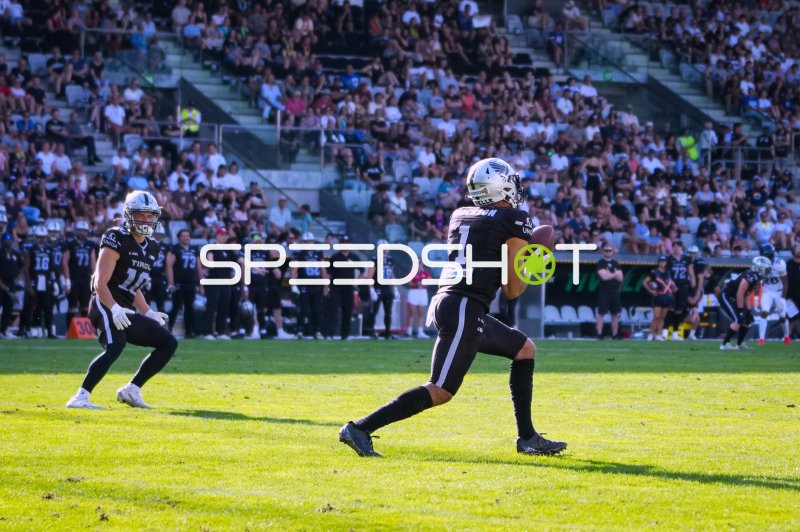 Aaron Jackson (#1; SWARCO RAIDERS Tirol) beim Pass-Empfang