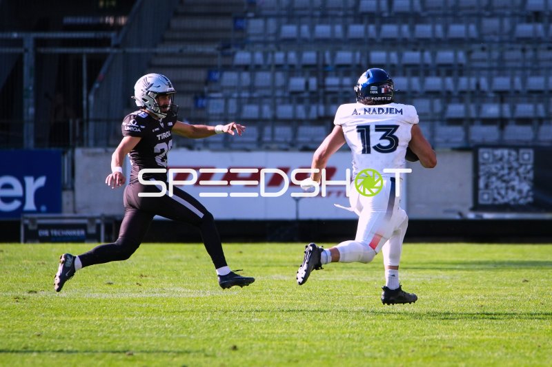 Lokmen Nadjem (#13; Paris Musketeers) im Laufduell gegen SWARCO RAIDERS Tirol