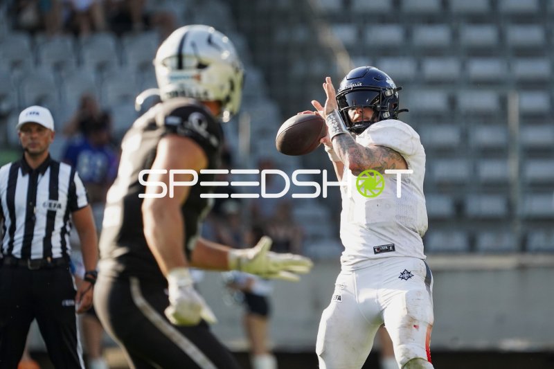 Paris Musketeers Spieler beim Pass unter Druck der SWARCO RAIDERS