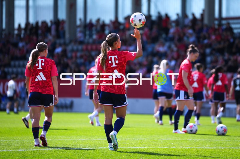 Fußballspiel Frauen im Tivoli Stadion Tirol, Innsbruck