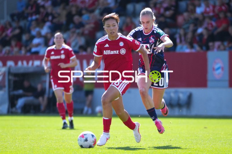 Fußball-Zweikampf im Tivoli Stadion Innsbruck