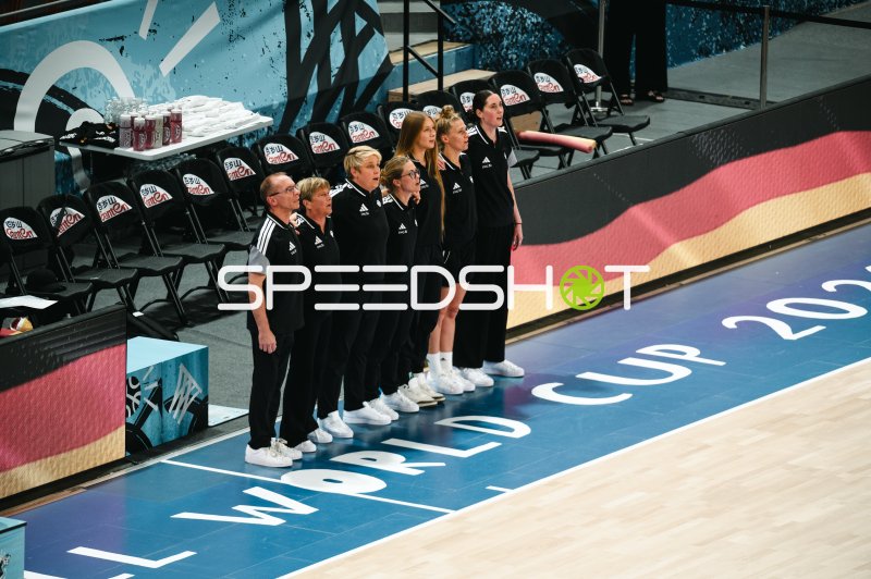 Deutschland – Team Deutschland bei der Hymne in Brno