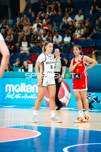Darina Zraychenko (#8; Deutschland) im Duell mit Isabel Hernandez (#5; España)