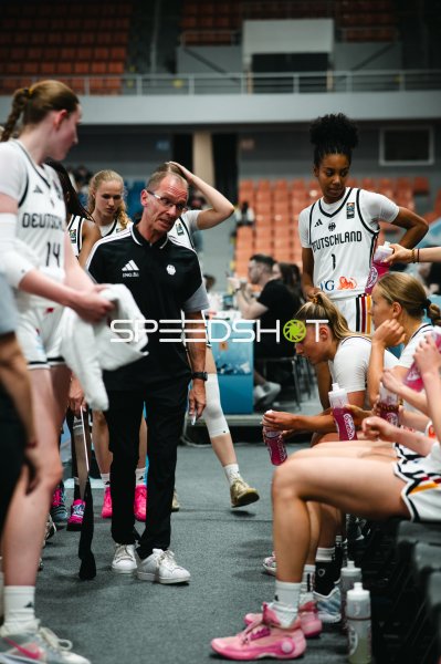 Auszeit-Besprechung des Deutschland Teams in Brno
