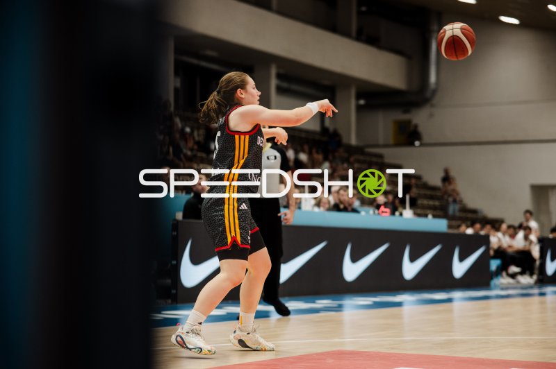 Moescha Feunou Bakam (#6; Deutschland) beim Pass in Brno