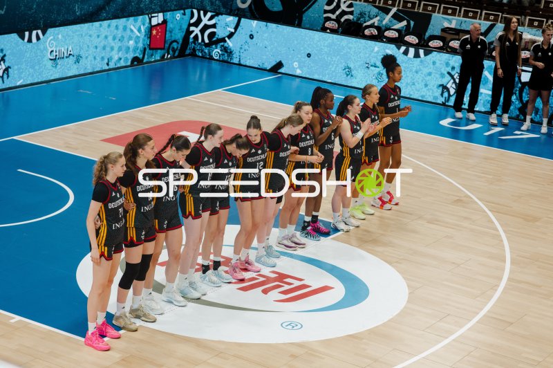 Deutschland-Nationalmannschaft bei der Mannschaftsaufstellung vor dem Spiel gegen China