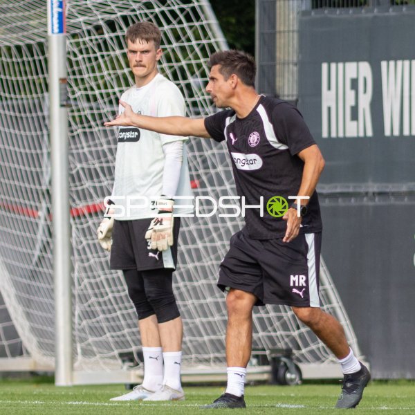 Torwarttraining beim FC St. Pauli im Trainingszentrum Hamburg