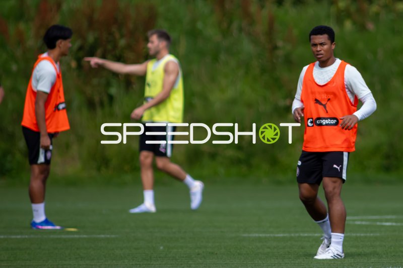 FC St. Pauli Spieler beim Training im Trainingszentrum Hamburg