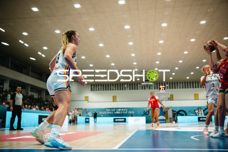 Darina Zraychenko (#8; Deutschland) im Spielgeschehen gegen Mexico
