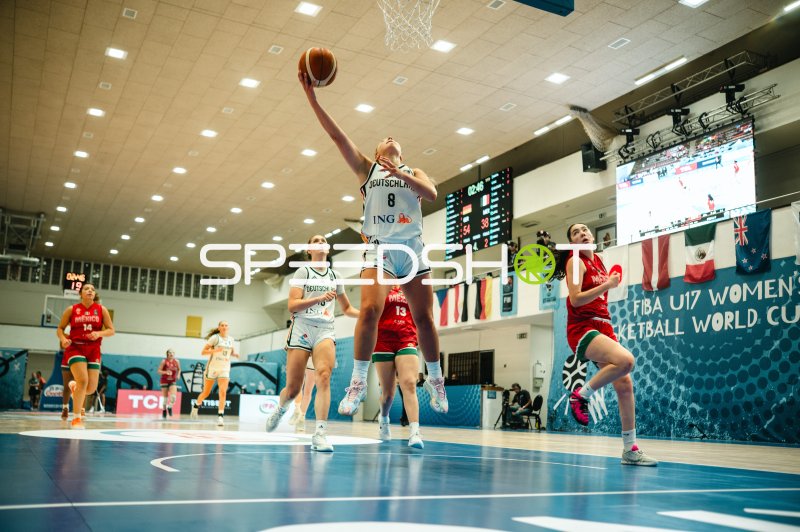 Darina Zraychenko (#8; Deutschland) mit Layup gegen Mexico