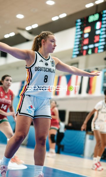 Darina Zraychenko (#8; Deutschland) in Defensivstellung gegen Mexico