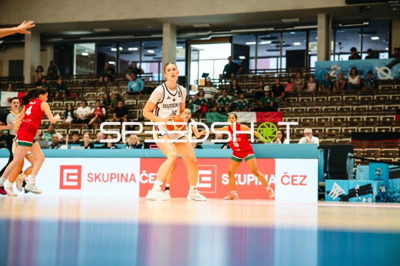 Mathilda Haensch (#16; Deutschland) im Angriff gegen Mexico