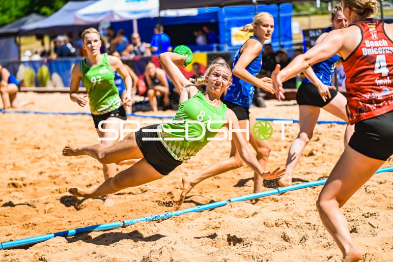 beach Bazis Dynamische Spielszene beim TG Beach Open in Geislingen an der Steige