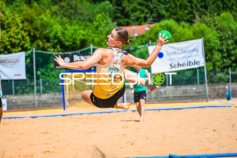 Pauline Borrmann (Caipiranhas) beim TG Beach Open in Geislingen an der Steige