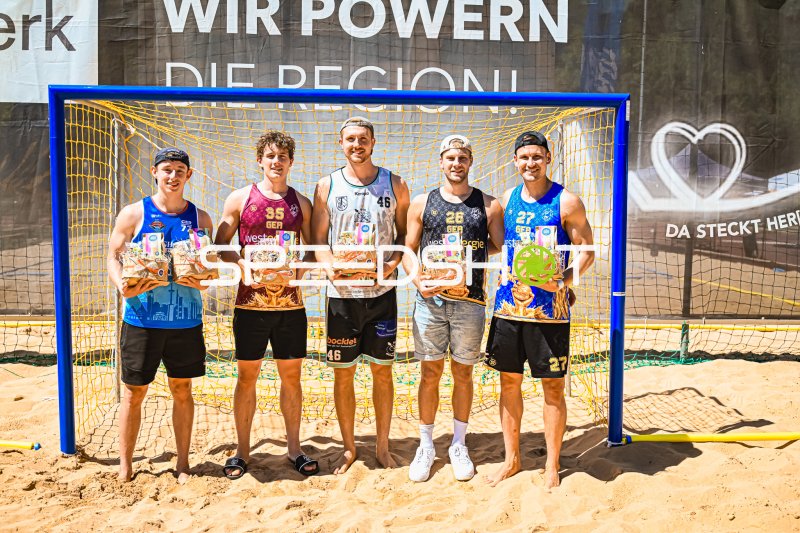 Weltmeister-Ehrung: Robin John, Hendrik Prahst , Lars Zelser und Lennard Wörrmann und Moritz Ebert beim TG Beach Open